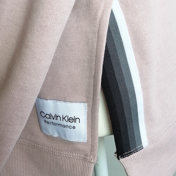 Calvin Klein Women sweater - Picture 3 of 5